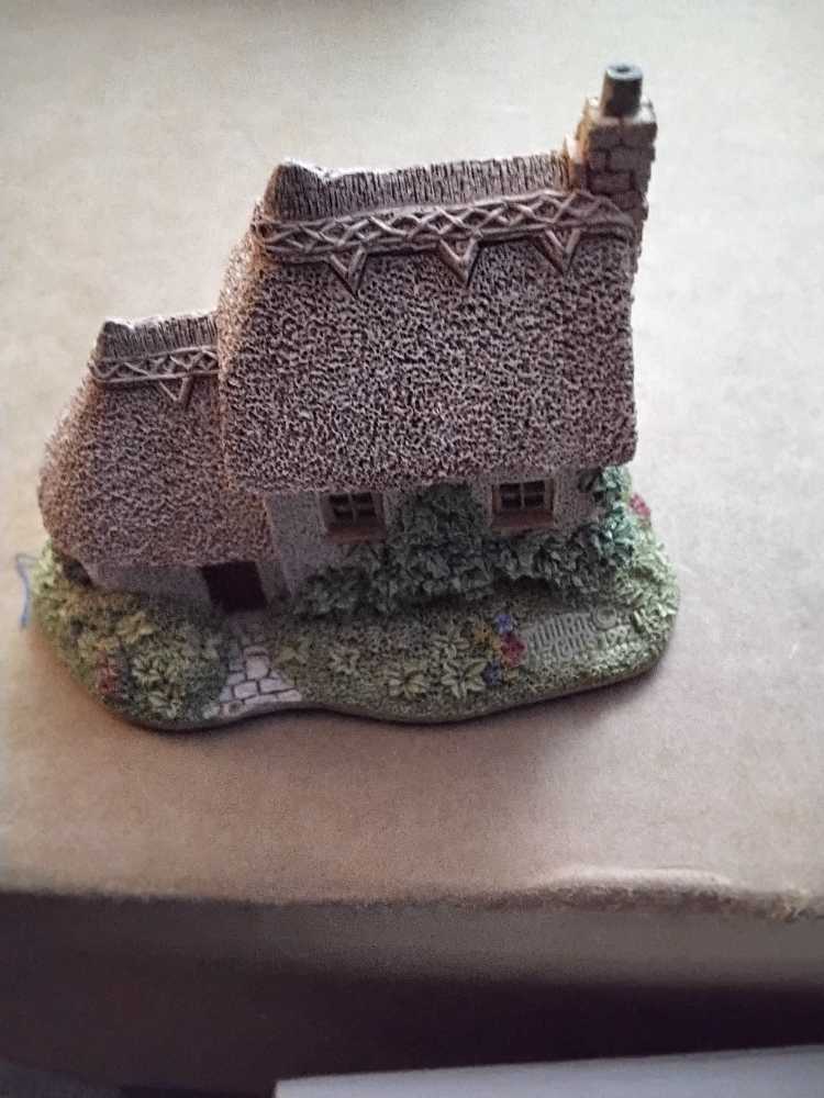 Pussy Willow Cottage - Lilliput Lane (Lilliput Lane Collector’s Club Worldwide) ornament collectible - Main Image 2