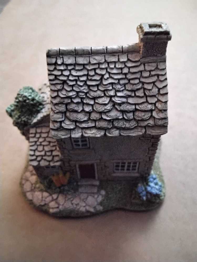 Curlew Cottage  ornament collectible [Barcode 5021933003116] - Main Image 2