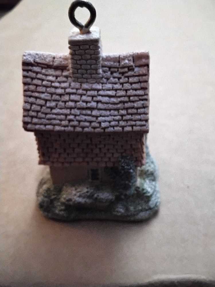 Mistletoe Cottage  ornament collectible - Main Image 2