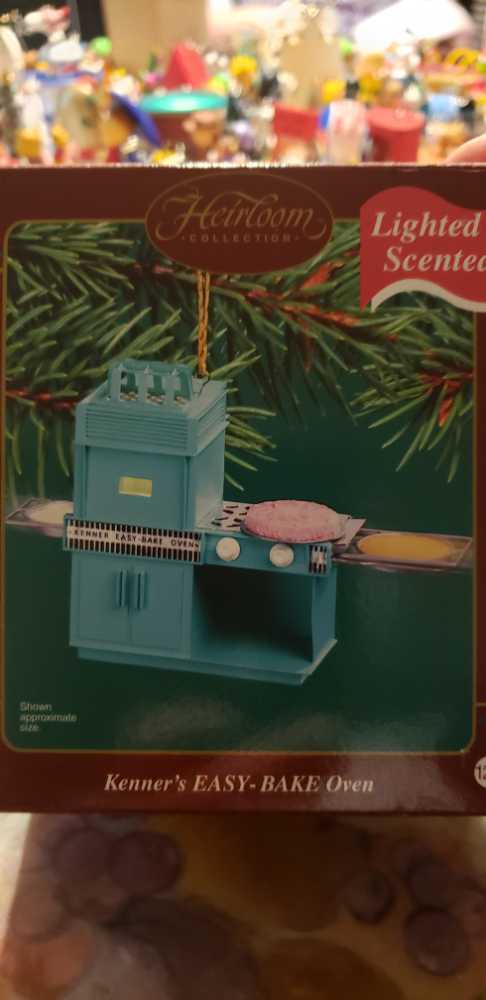 Kenner’s Easy-Bake Oven, Heirloom Collection, Carlton Cards, 2003  (Doll House Miniatures) ornament collectible [Barcode 661526033455] - Main Image 1
