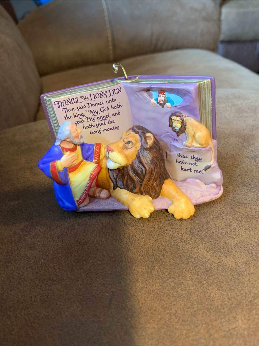 Favorite Bible Stories #3 Daniel In The Lions’ Den - Favorite Bible Stories (Bible Stories) ornament collectible [Barcode 015012598797] - Main Image 3