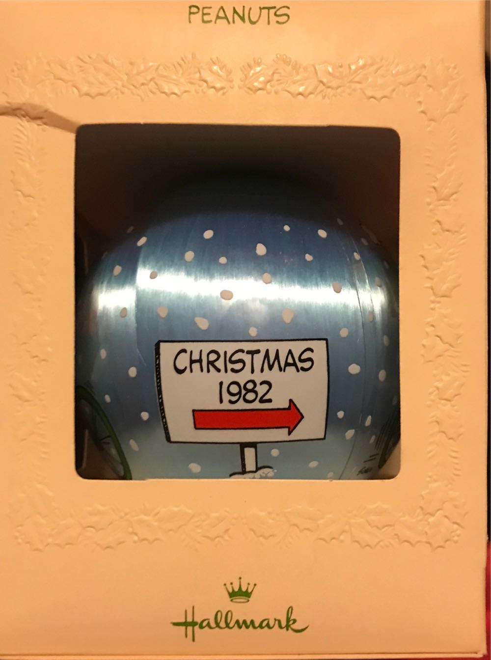 Peanuts Satin Ball 1982  ornament collectible - Main Image 2