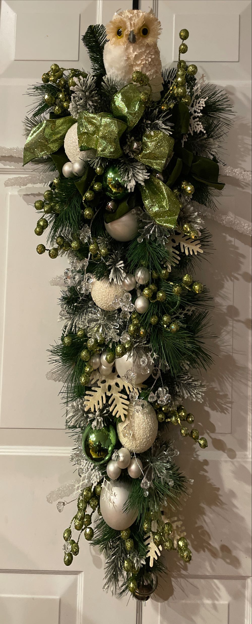 Swarovski Bell Jar Display Large For Swarovski Figurines And Ornaments With Removable Polished Hook And Polished Stainless Steel Bae Part Of The Swarovski Classic Ornaments Collection