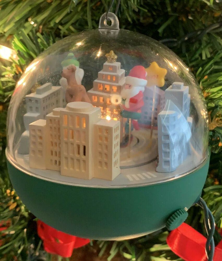 Christmas Parade - Hallmark (Lights and Motion) ornament collectible [Barcode 015012048575] - Main Image 2