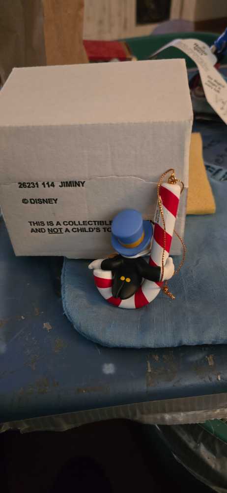 Jiminy Cricket (26231 #114) - Disney Christmas Magic (Disney - Pinocchio) ornament collectible - Main Image 4