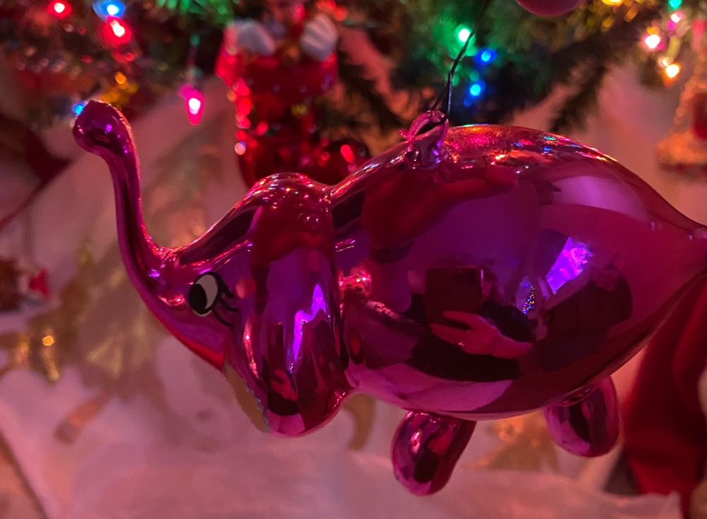 De Carlini- Pink Elephant  ornament collectible - Main Image 2