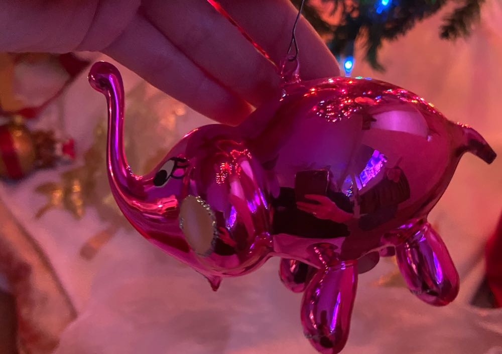 De Carlini- Pink Elephant  ornament collectible - Main Image 3