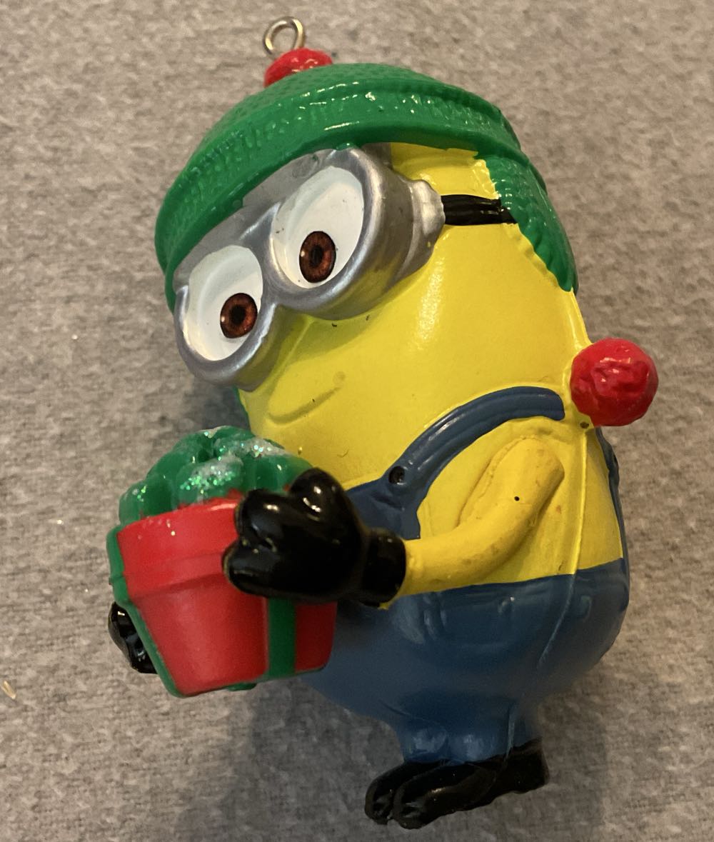 Despicable Me Minions Bob Present Holiday Ornament - Minions (Despicable Me - Minions) ornament collectible [Barcode 086131434327] - Main Image 4