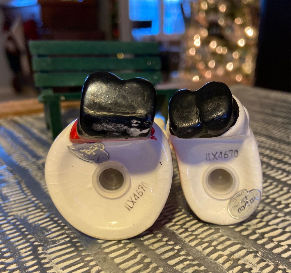 Christmas. Salt & Pepper. Mr & Mrs Claus.  ornament collectible - Main Image 4