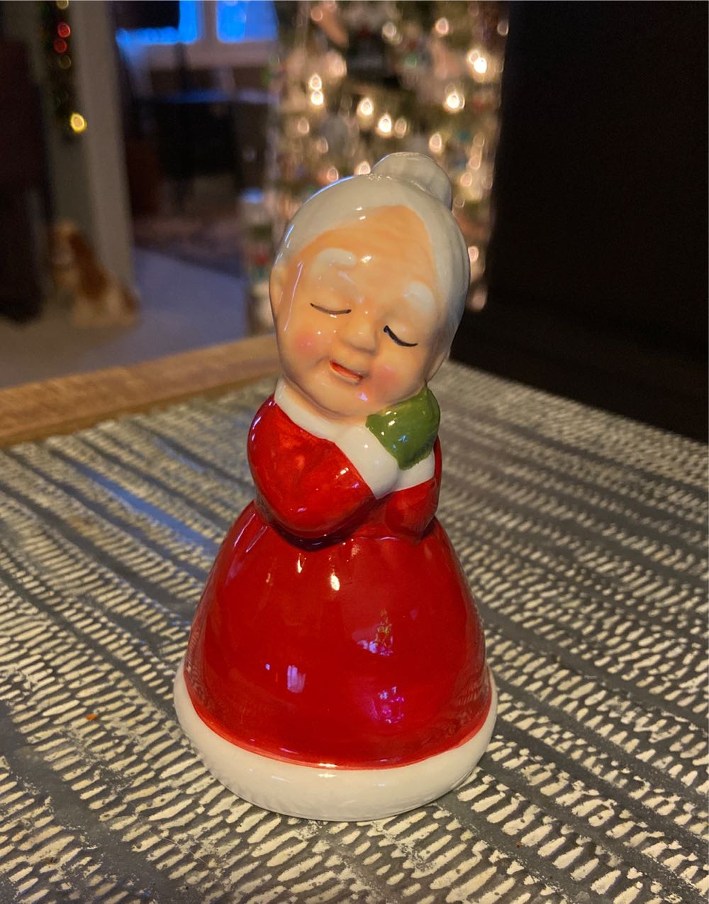 Christmas. Salt & Pepper. Mr & Mrs Claus.  ornament collectible - Main Image 3