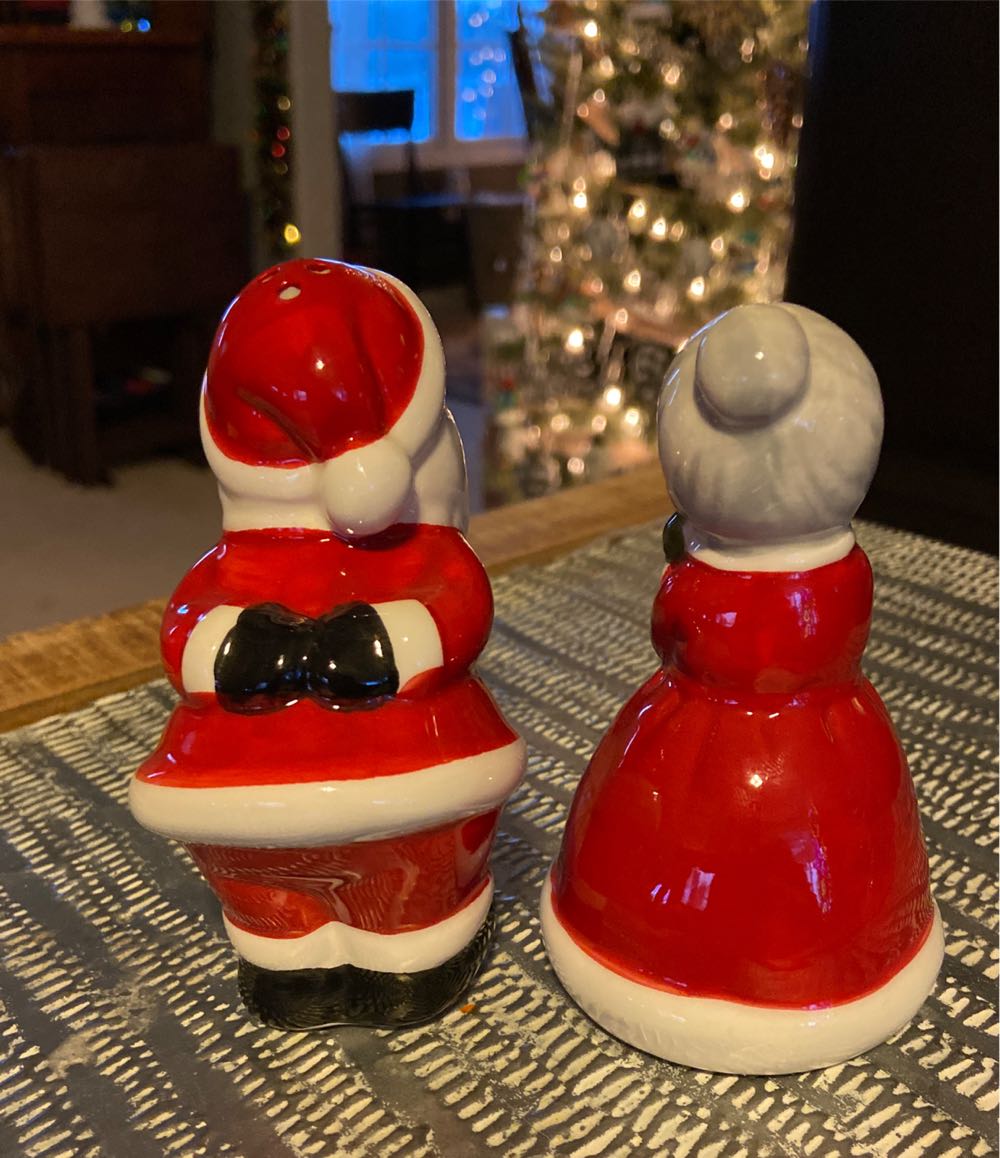 Christmas. Salt & Pepper. Mr & Mrs Claus.  ornament collectible - Main Image 4