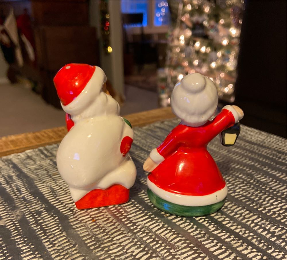 Christmas. Salt & Pepper. Mr & Mrs Claus.  ornament collectible - Main Image 3