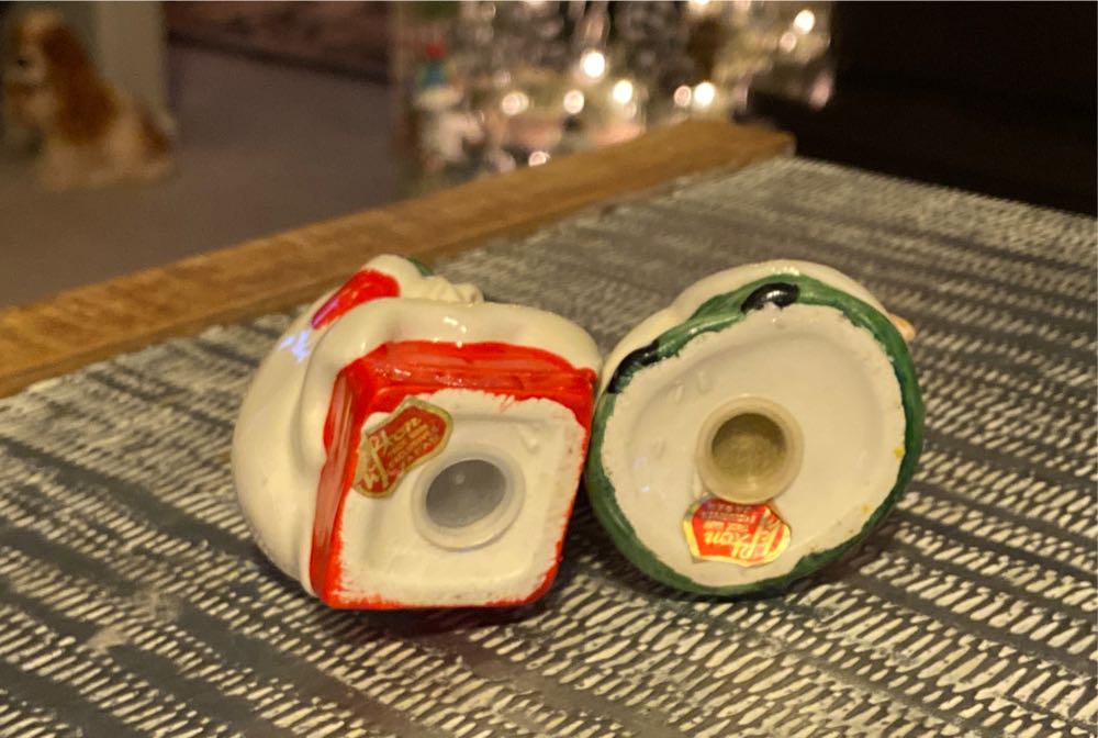 Christmas. Salt & Pepper. Mr & Mrs Claus.  ornament collectible - Main Image 4