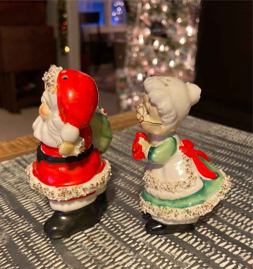 Christmas. Salt & Pepper. Mr & Mrs Claus.  ornament collectible - Main Image 2