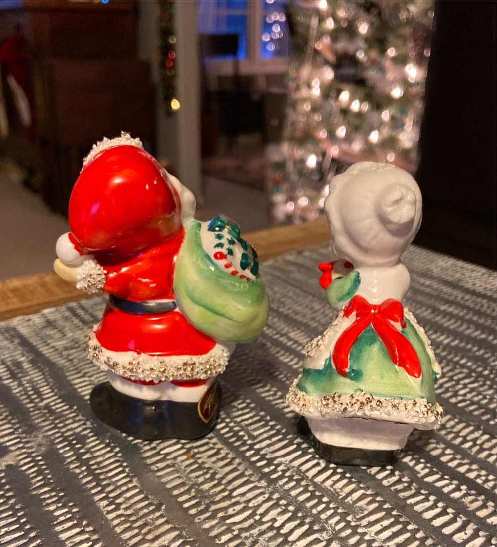 Christmas. Salt & Pepper. Mr & Mrs Claus.  ornament collectible - Main Image 3