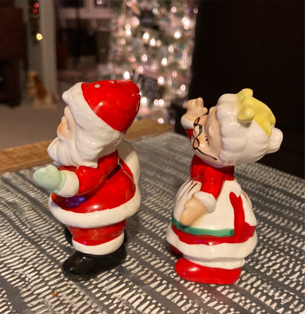 Christmas. Salt & Pepper. Mr & Mrs Claus.  ornament collectible - Main Image 2