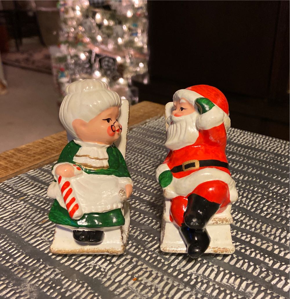 Christmas. Salt & Pepper. Mr & Mrs Claus.  ornament collectible - Main Image 2
