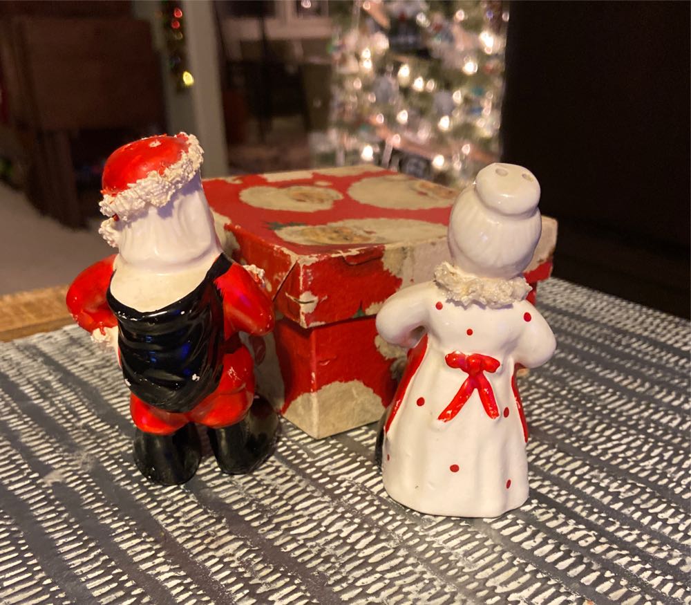 Christmas. Salt & Pepper. Mr & Mrs Claus.  ornament collectible - Main Image 3