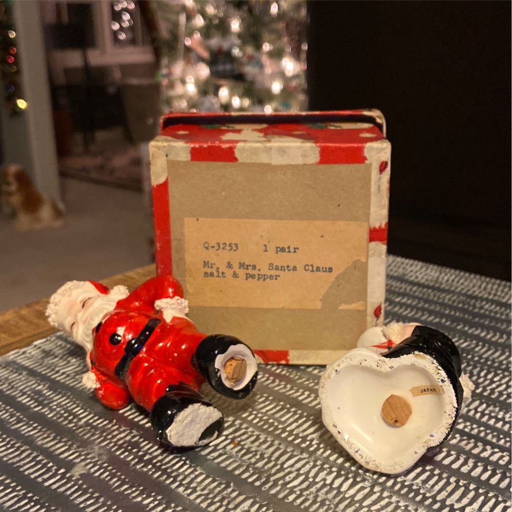 Christmas. Salt & Pepper. Mr & Mrs Claus.  ornament collectible - Main Image 4