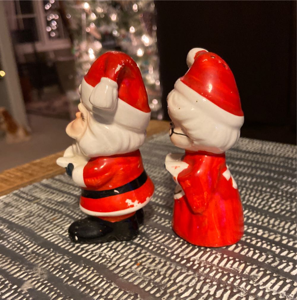 Christmas. Salt & Pepper. Mr & Mrs Claus.  ornament collectible - Main Image 2