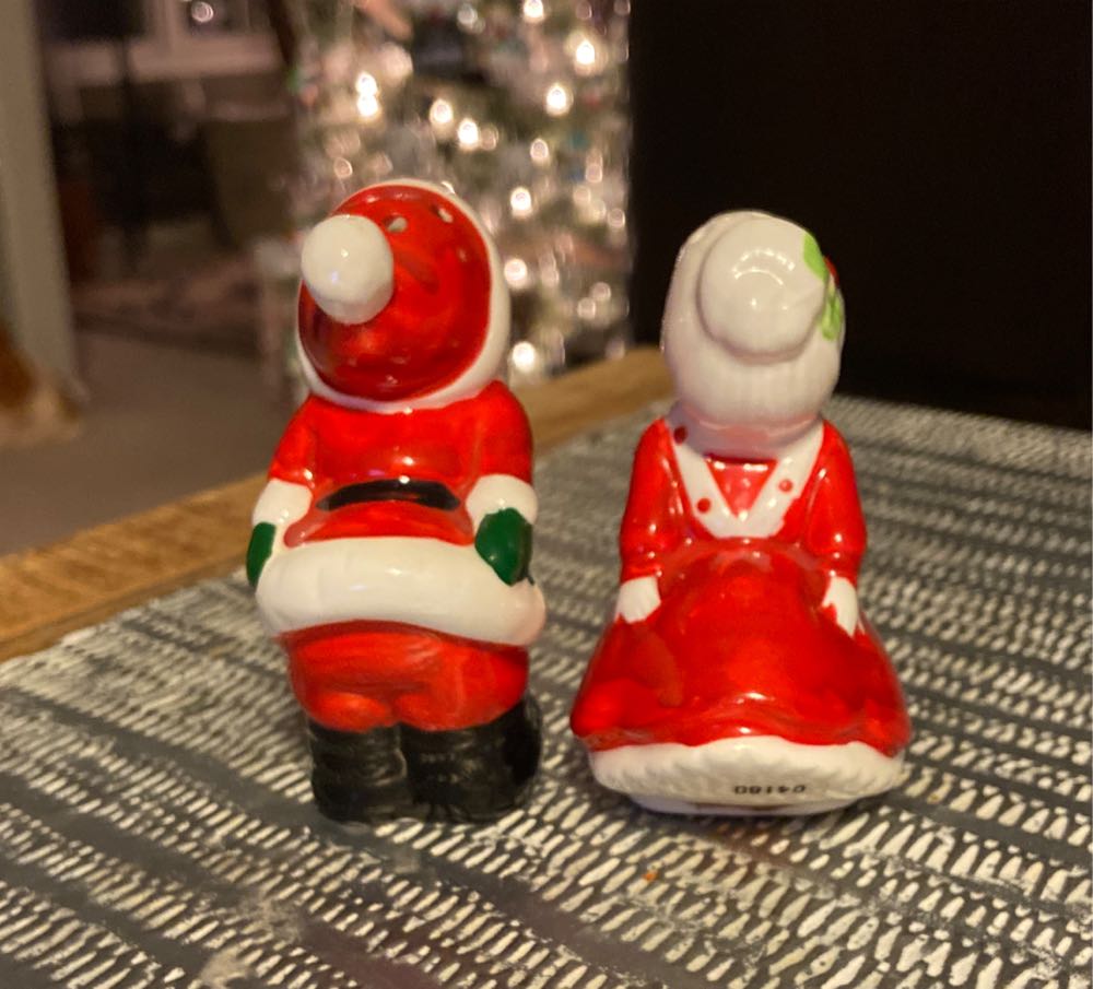 Christmas. Salt & Pepper. Mr & Mrs Claus.  ornament collectible - Main Image 3