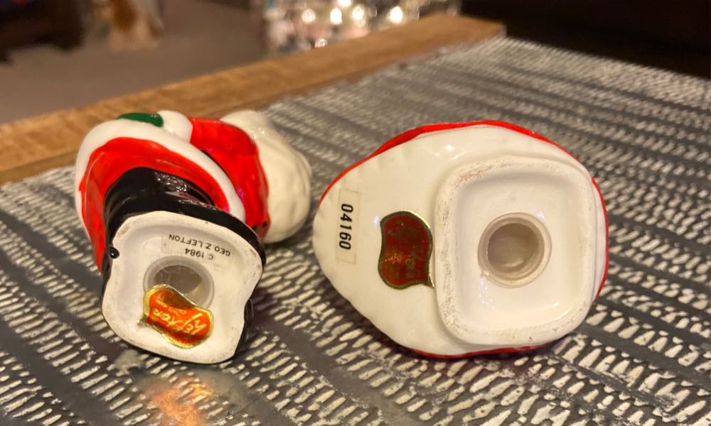 Christmas. Salt & Pepper. Mr & Mrs Claus.  ornament collectible - Main Image 4