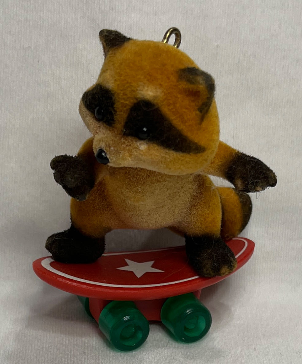 Skateboard Raccoon  ornament collectible - Main Image 2