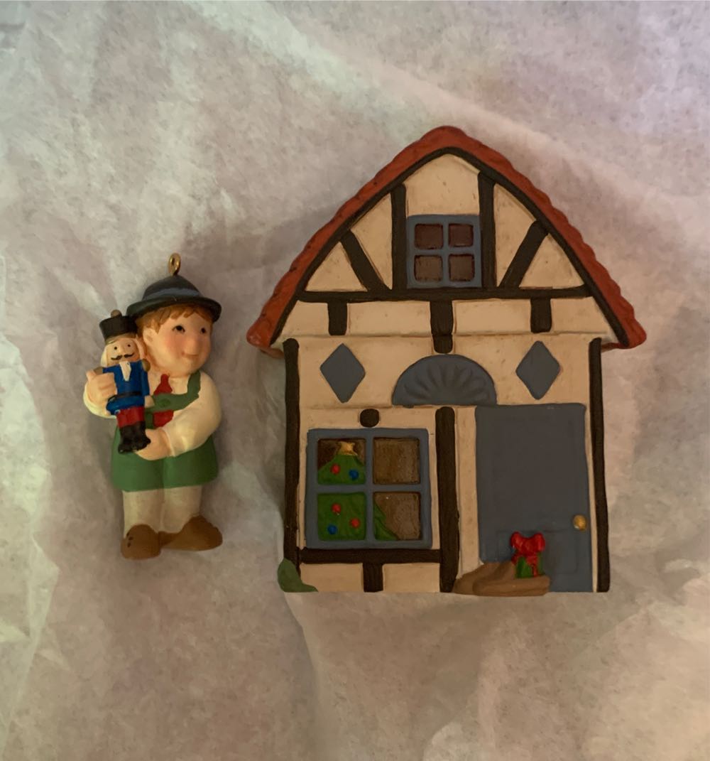 Joy To The World - Germany - Joy To The World Collection (House, World) ornament collectible [Barcode 795902992910] - Main Image 3