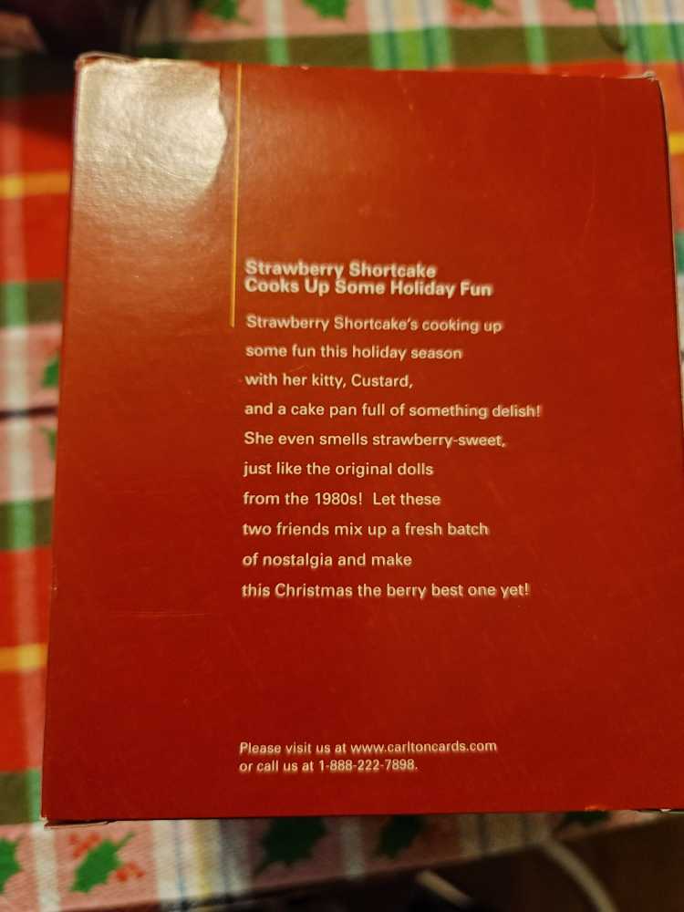 Strawberry Shortcake Cooks Up Some Holiday Fun - Strawberry Shortcake (Strawberry Shortcake) ornament collectible [Barcode 661526172222] - Main Image 2