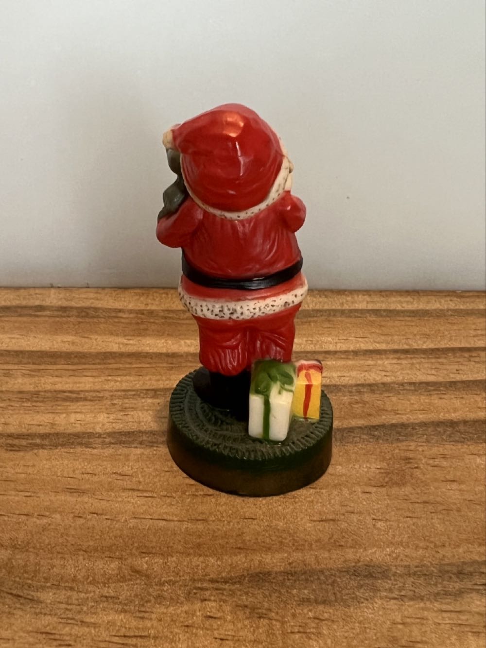 Santa Claus With Kitten  (Christmas) ornament collectible - Main Image 2