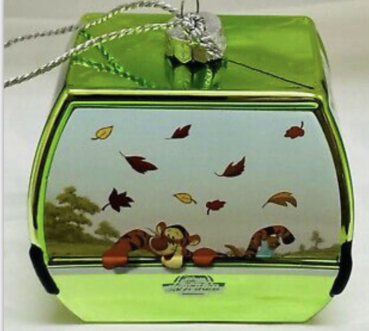 Skyliner Winnie The Pooh - Skyliner ornament collectible - Main Image 2