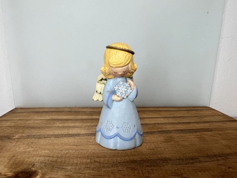 Angel  (Christmas) ornament collectible - Main Image 1