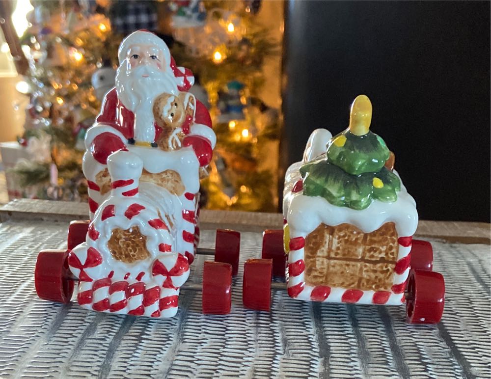 Christmas. Salt & Pepper. Gingerbread. Santa.  ornament collectible - Main Image 2