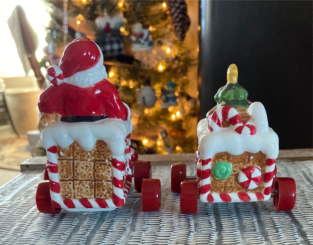 Christmas. Salt & Pepper. Gingerbread. Santa.  ornament collectible - Main Image 3
