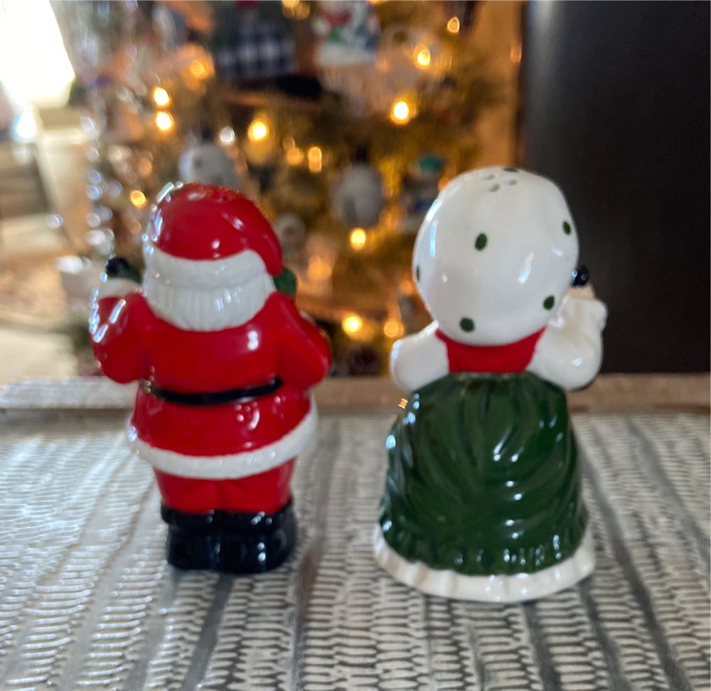 Christmas. Salt & Pepper. Mr & Mrs Claus.  ornament collectible - Main Image 3