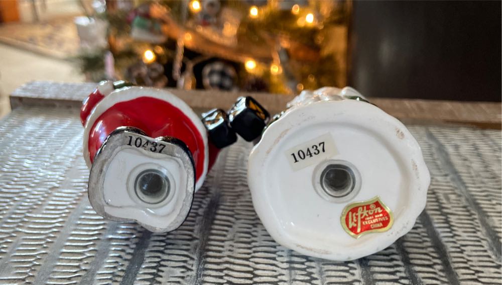 Christmas. Salt & Pepper. Mr & Mrs Claus.  ornament collectible - Main Image 4