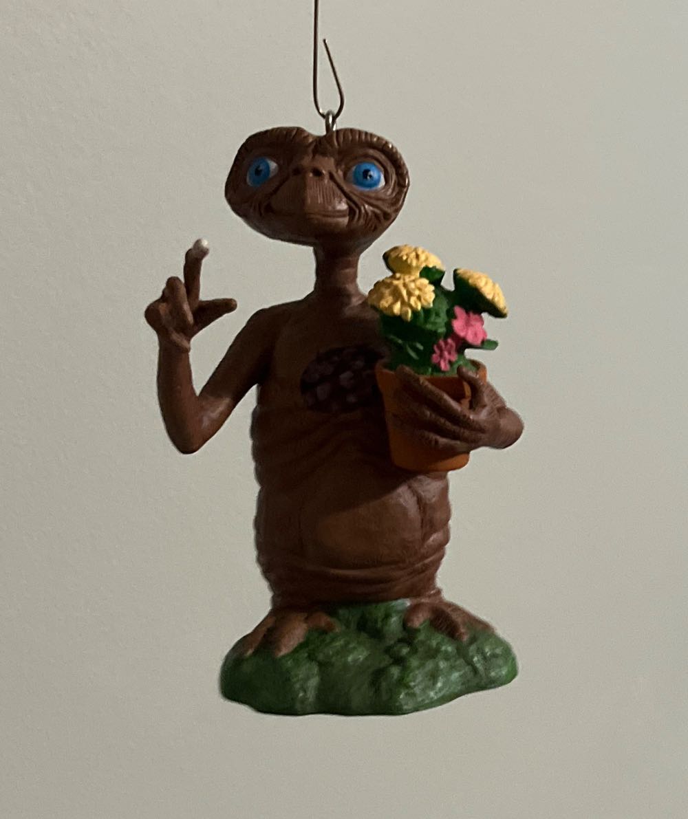 E.T. The Extra Terrestrial* - E.T. The Extra-Terrestrial (E.T. The Extra-Terrestrial) ornament collectible [Barcode 795902292355] - Main Image 3