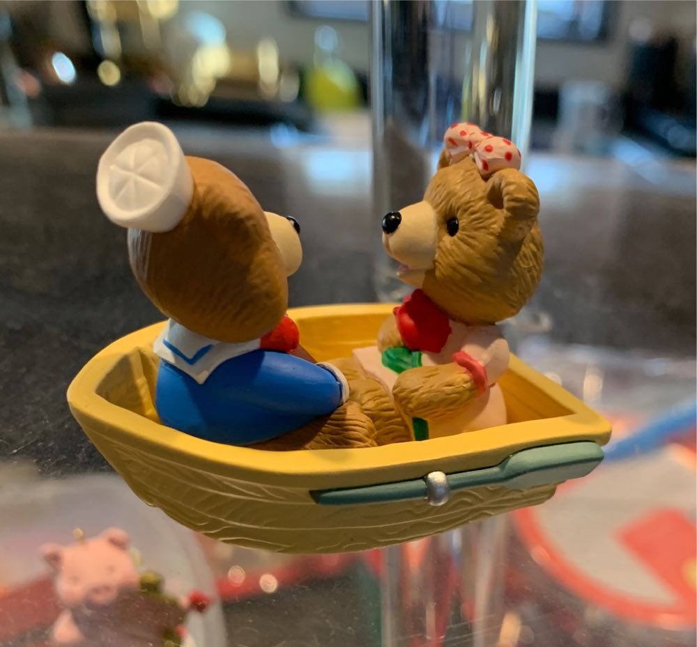 Sweetheart Cruise - Merry Miniatures (Bears, Valentine) ornament collectible [Barcode 015012307863] - Main Image 3