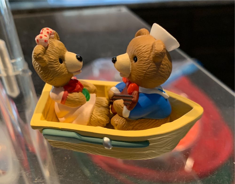 Sweetheart Cruise - Merry Miniatures (Bears, Valentine) ornament collectible [Barcode 015012307863] - Main Image 4