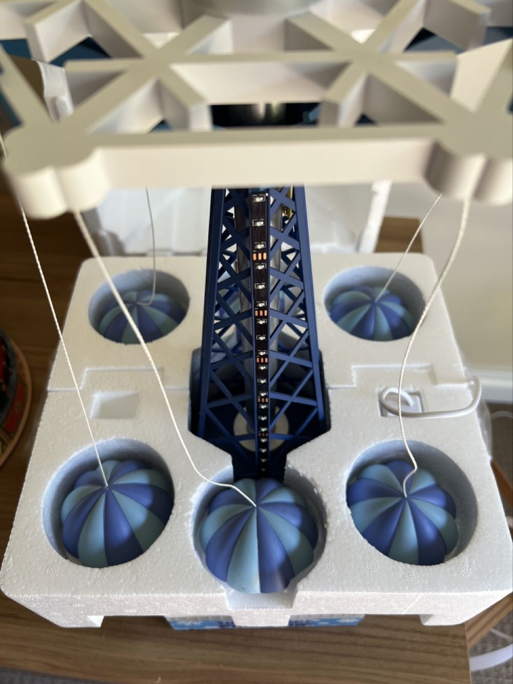 Snowflake Paradrop - #34634 - Carnival (Christmas) ornament collectible [Barcode 728162346346] - Main Image 4