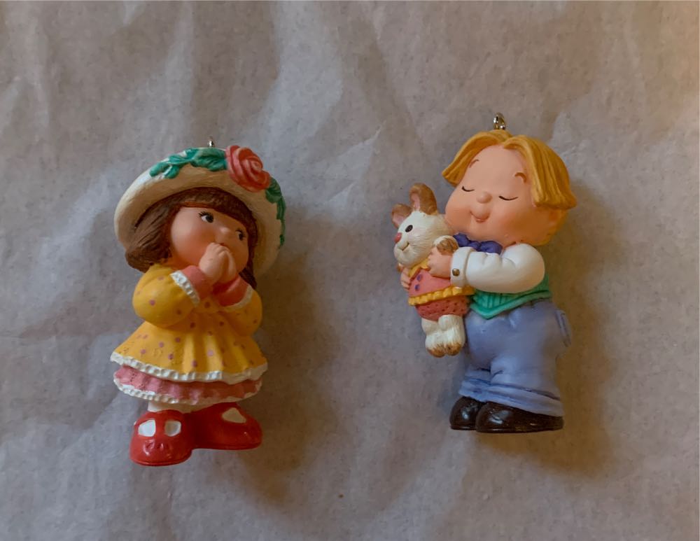 Bashful Gift Love Is For Sharing Set Of 2 Ornaments  - Bashful Friends / Merry Miniatures (Spring) ornament collectible [Barcode 015012482584] - Main Image 3