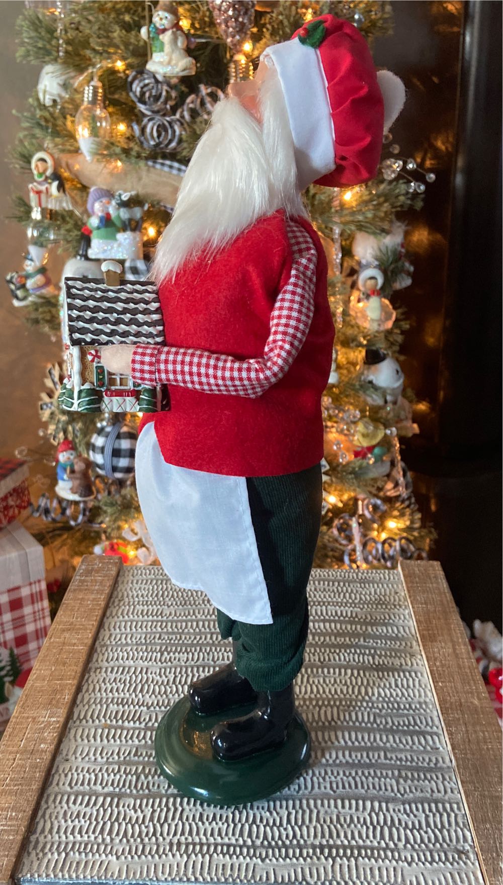 Byers Choice Ltd. Woman With Gingerbread House. 2013  ornament collectible - Main Image 3