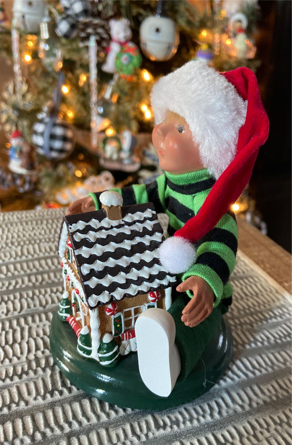 Byers Choice Ltd. Toddler With Gingerbread. 2019.  ornament collectible - Main Image 2