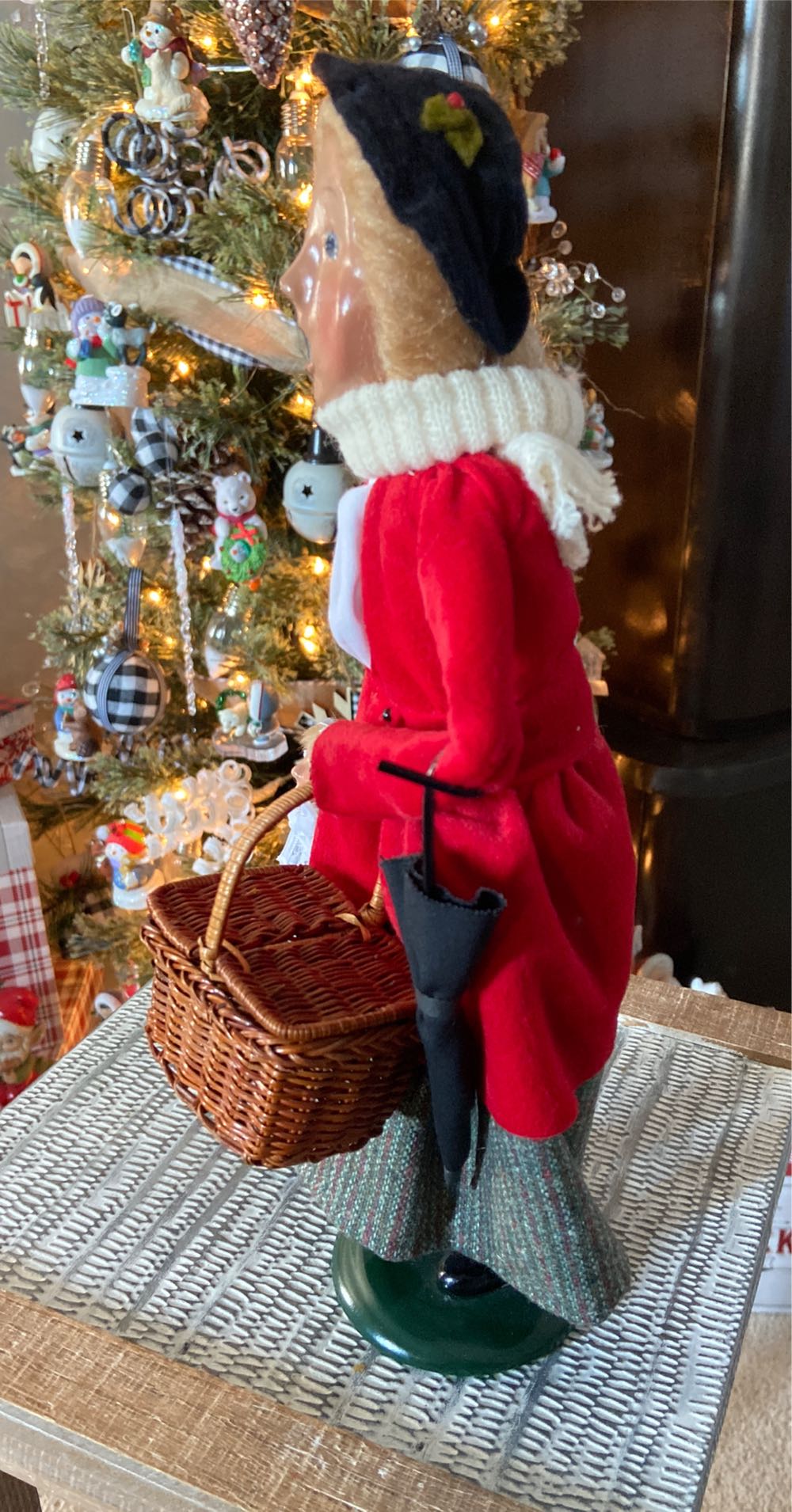 Byers Choice Ltd. Nanny With Toddler. 1995.   ornament collectible - Main Image 3