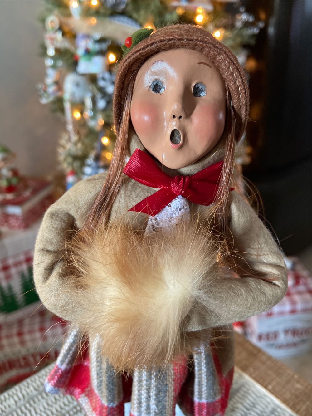 Byers Choice Ltd. Girl With Muff. 1997.  ornament collectible - Main Image 2