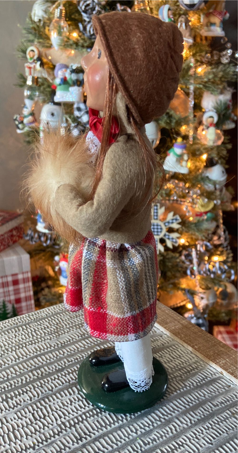 Byers Choice Ltd. Girl With Muff. 1997.  ornament collectible - Main Image 3