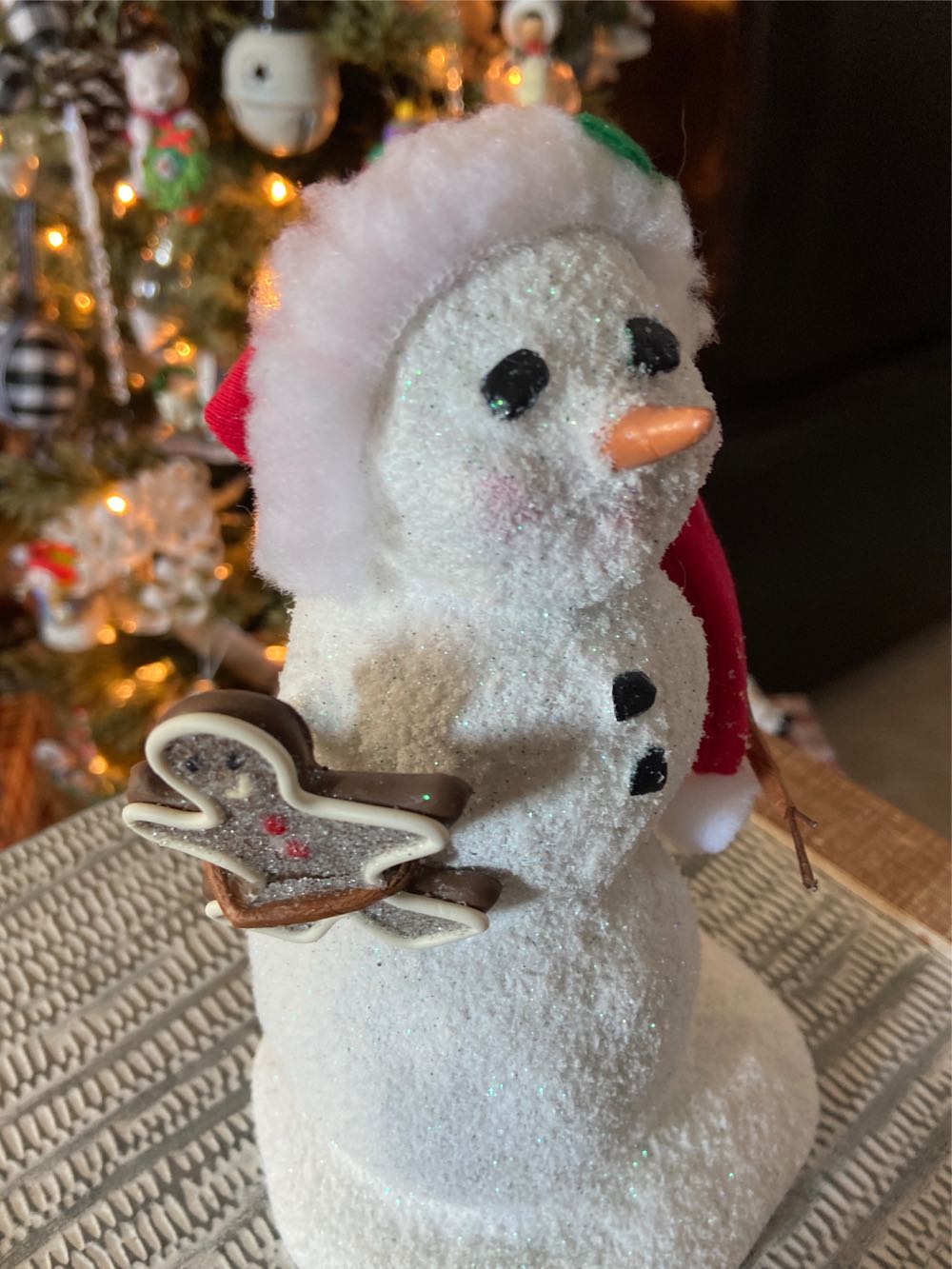 Byers Choice Ltd. Snowman With Gingerbread. 2018.   ornament collectible - Main Image 2