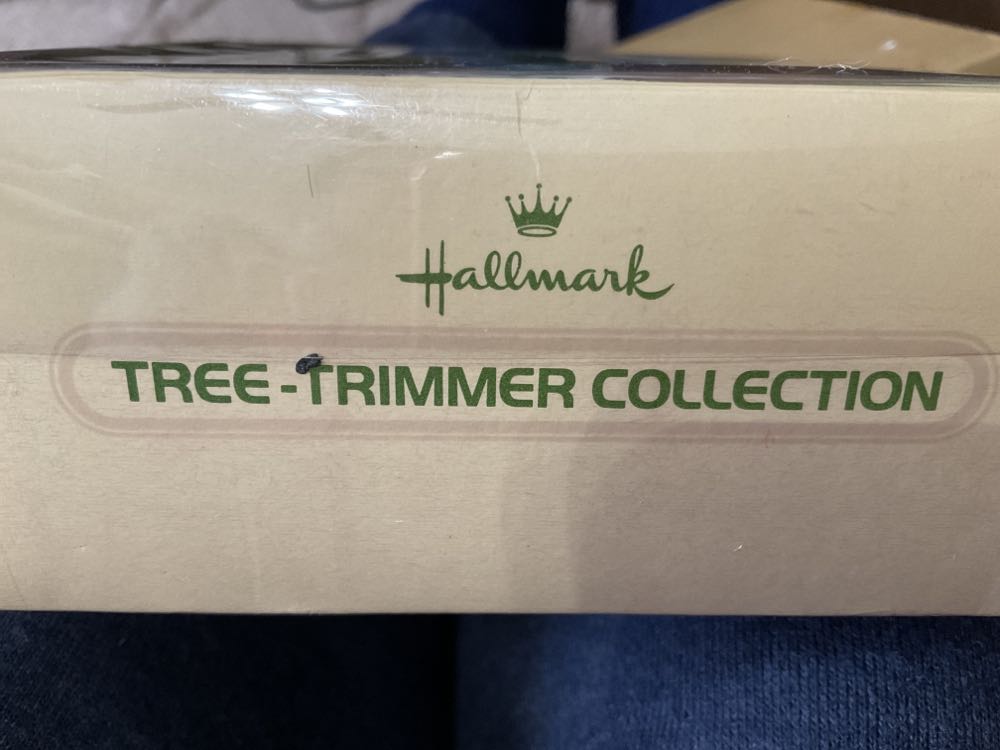 The Skating Snowman  ornament collectible - Main Image 2