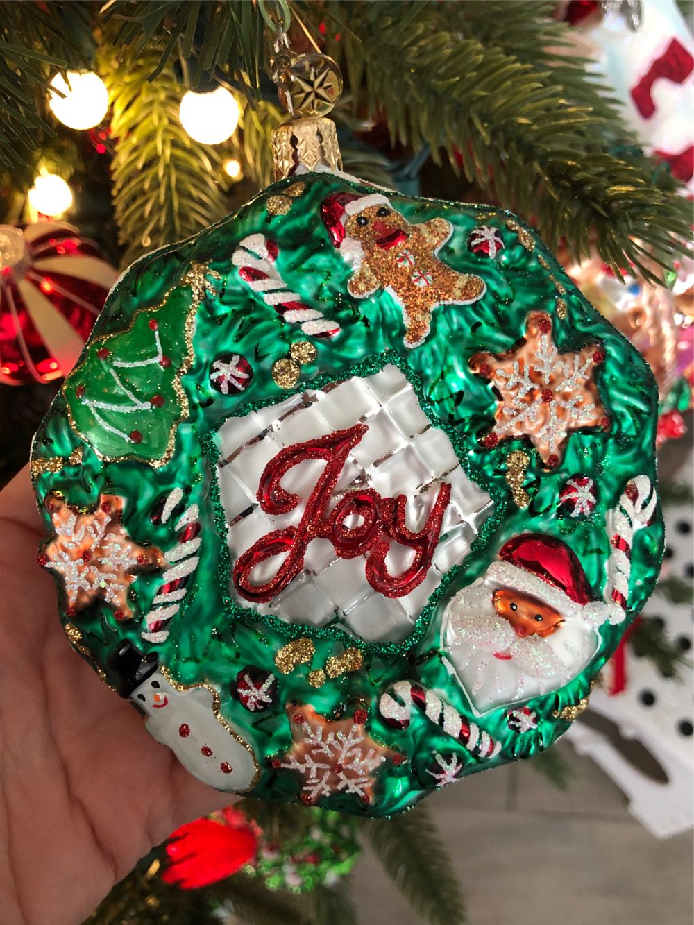 Sweet Treat Wreath - Sweets ornament collectible [Barcode 645001431066] - Main Image 1