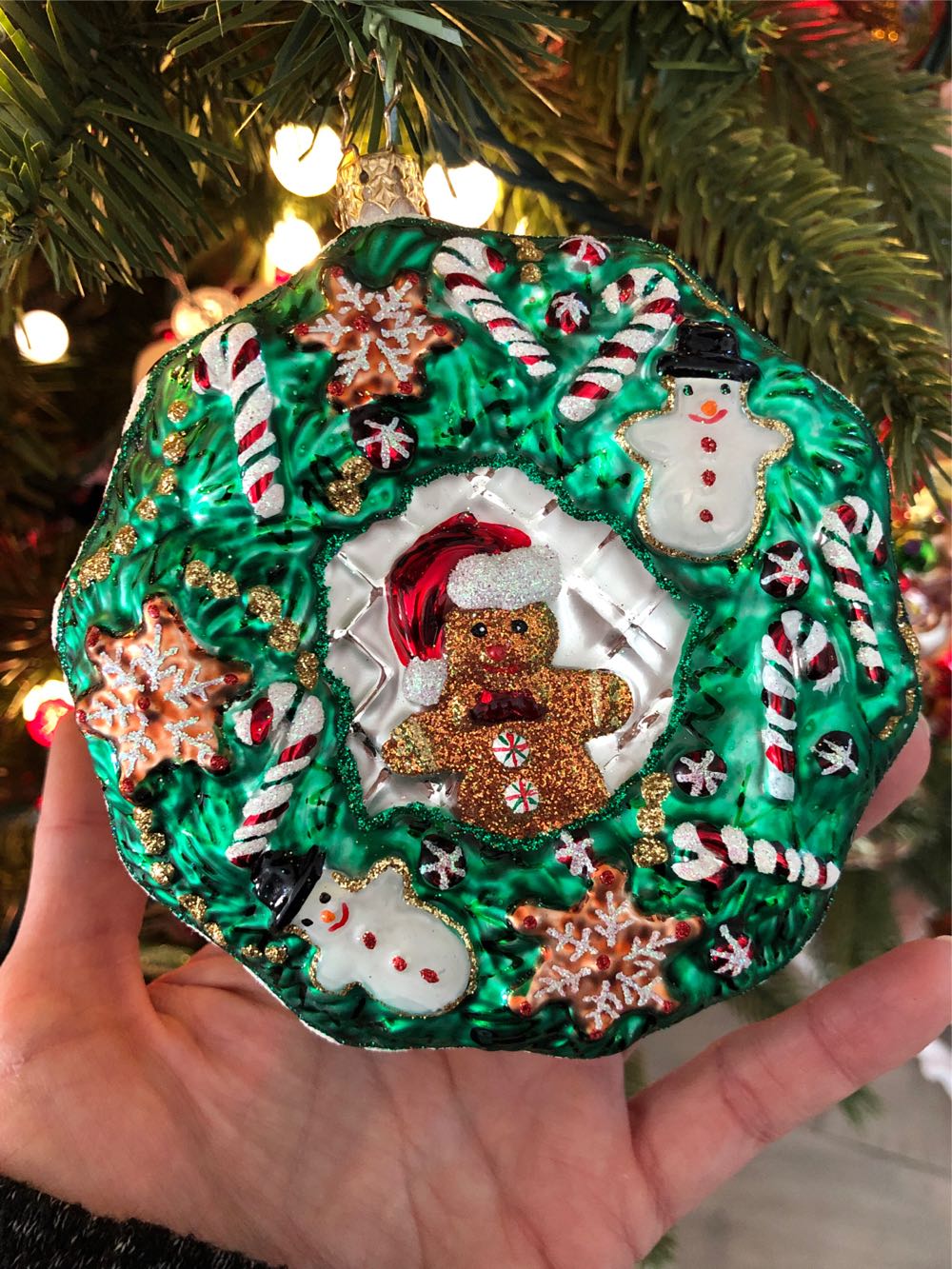 Sweet Treat Wreath - Sweets ornament collectible [Barcode 645001431066] - Main Image 2